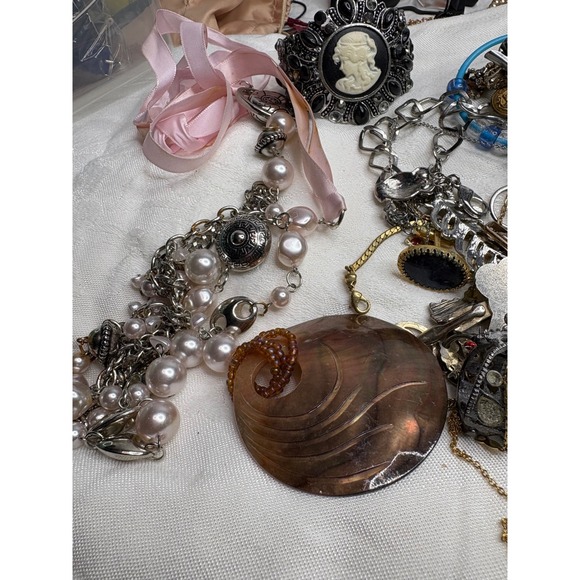 Assorted Costume Jewelry Lot Necklace Bracelet Brooch Earrings Beads Charms - Picture 6 of 8